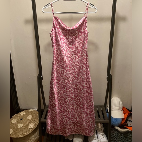 Pink leopard print slip dress - Picture 2 of 9